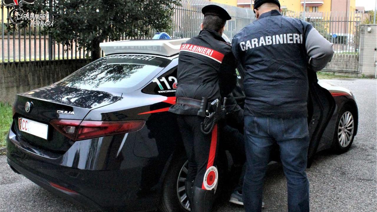 Oss ubriaco e aggressivo nella casa per anziani a Voghiera: arrestato