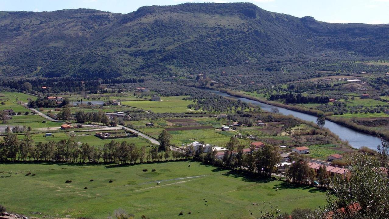 La vallata del temo che porta alla diga di Monte Crispu