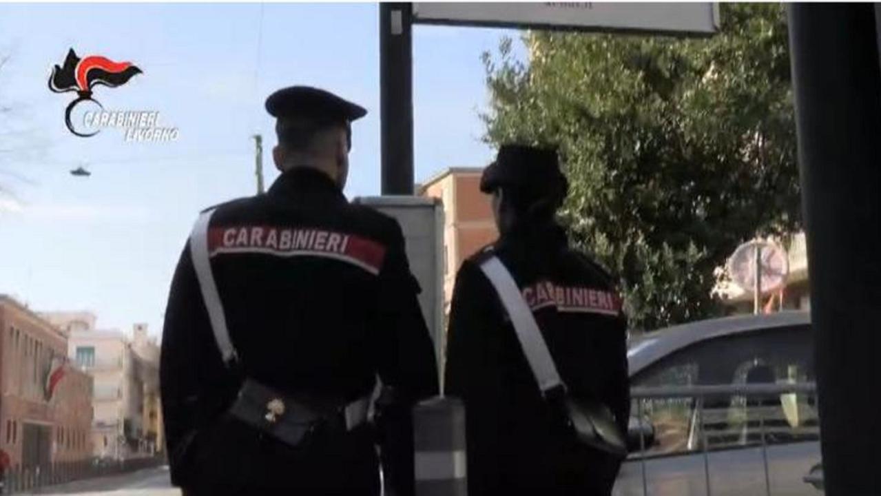 Due carabinieri in servizio (foto d'archivio)
