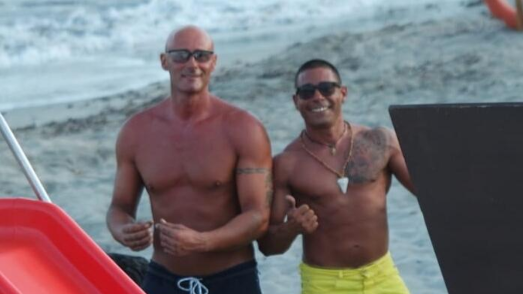 Sebastiano Carlo Sapienza (a sinistra) assieme al caro amico Maurizio Vargiu