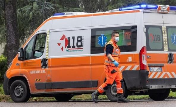 Scontro tra due bici, 60enne si rompe il femore e l’altro ciclista se ne va