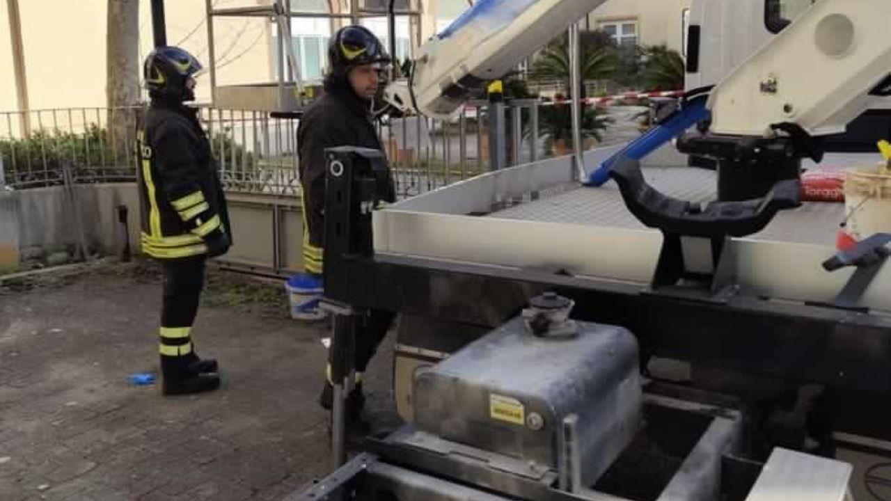 
	L'intervento (foto dei vigili del fuoco)

