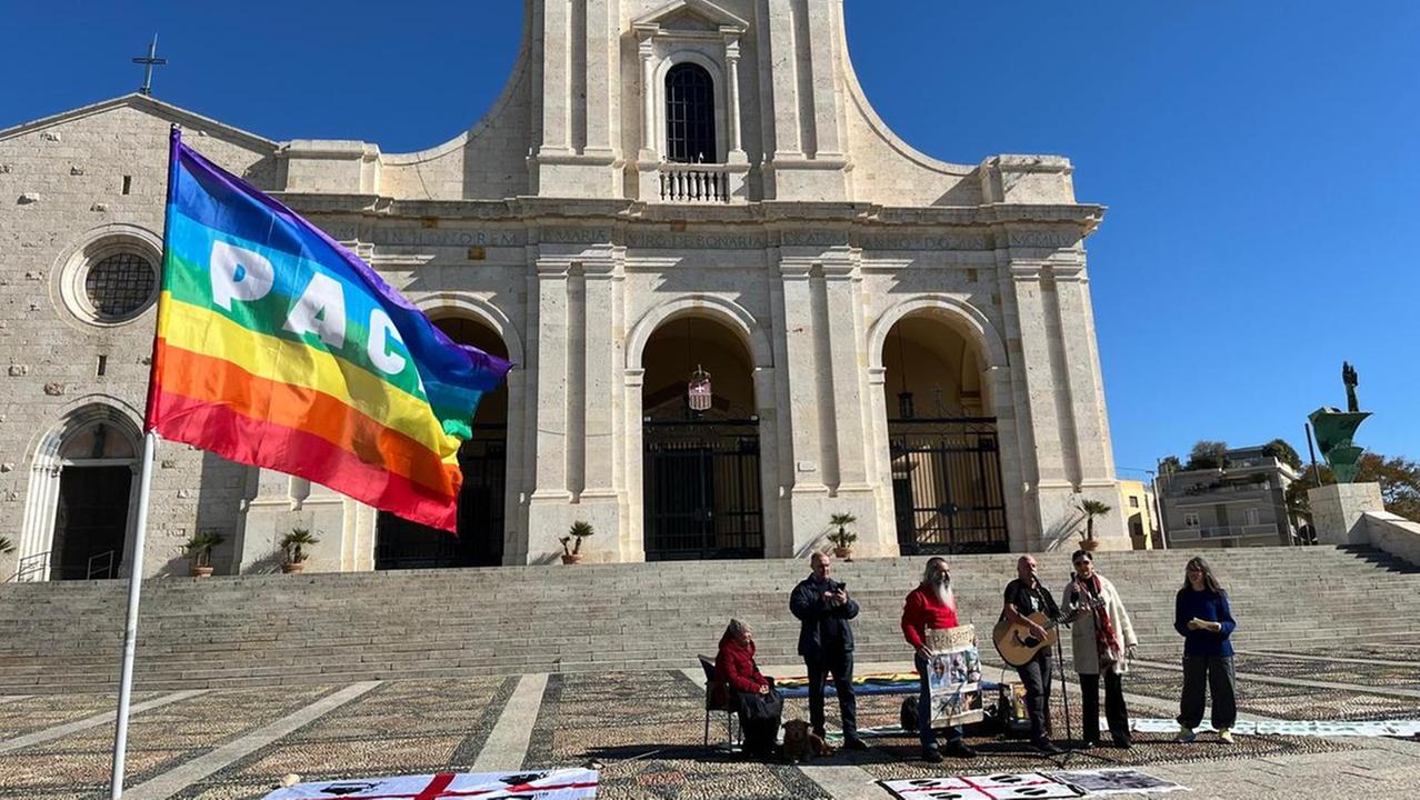 La manifestazione musicale per ricordare i boimbardamenti su Cagliari del 1943 e le vittime delle guerre attuali <em>(foto Mario Rosas)</em>