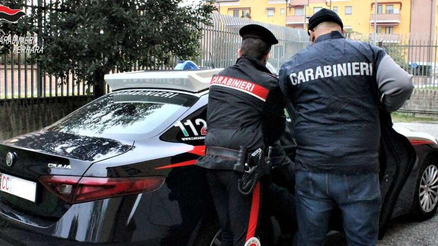 Voghiera, Oss ubriaco nella Casa di riposo aggredisce i carabinieri: arrestato