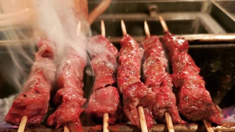 Arrosticini e hamburger sardi con le pecore a fine carriera