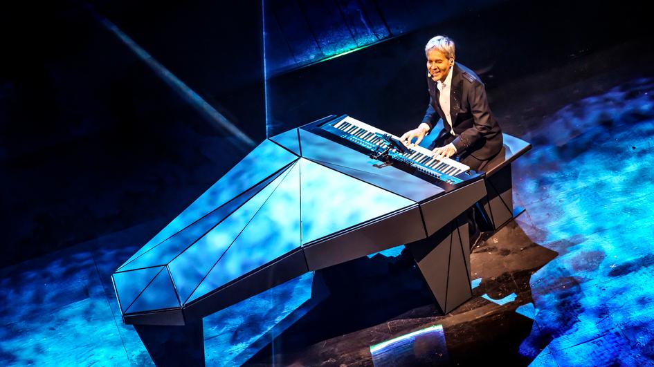 Claudio Baglioni atterra nell’isola con il tour di fine carriera “Piano di Volo Solo tris”<br type="_moz" />