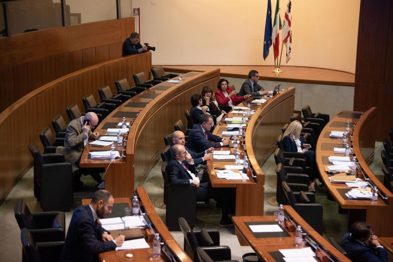 Cagliari una seduta del consiglio regionale