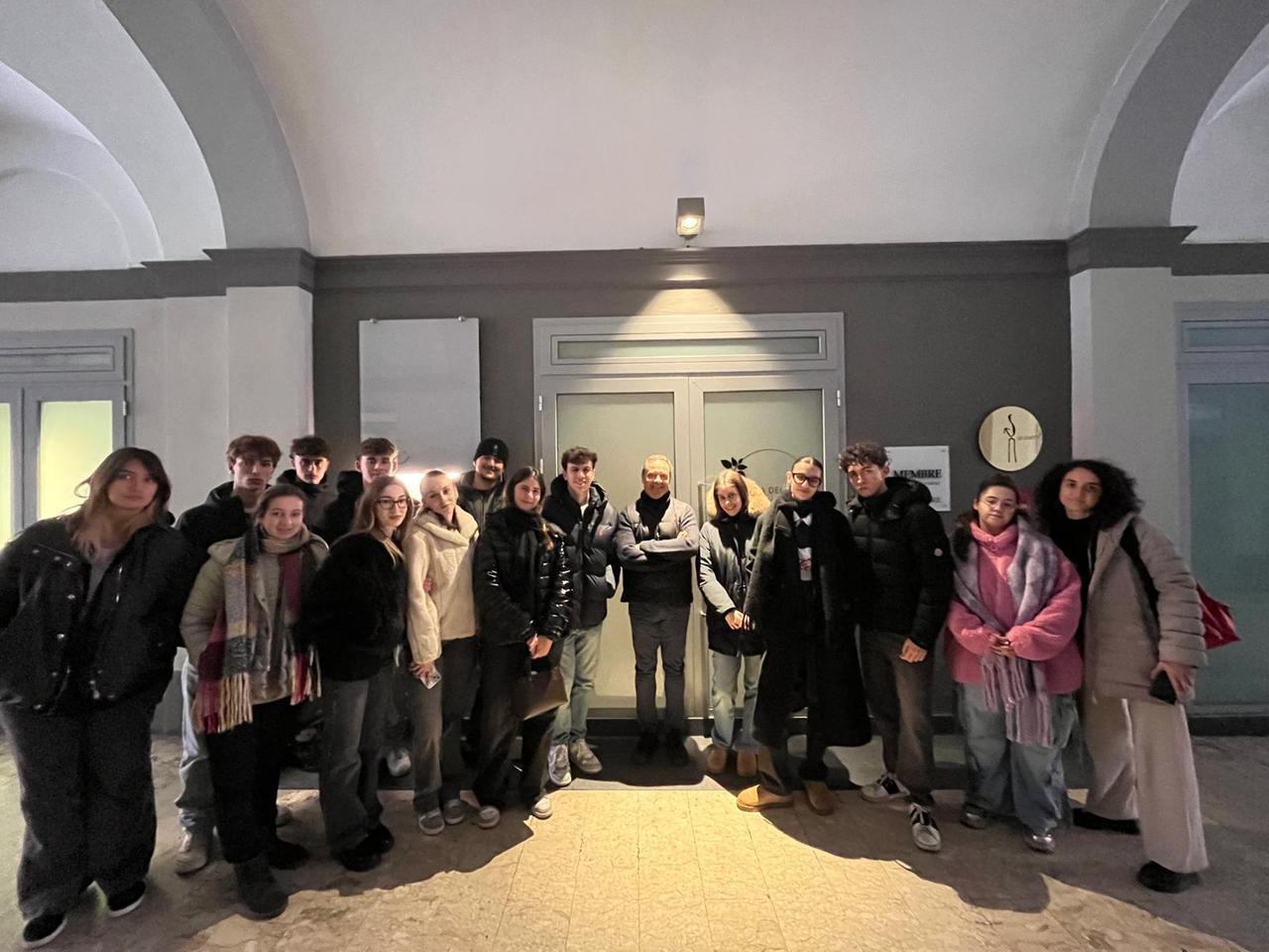 
	Lo chef Luca Marchini con gli studenti del Muratori-San Carlo

