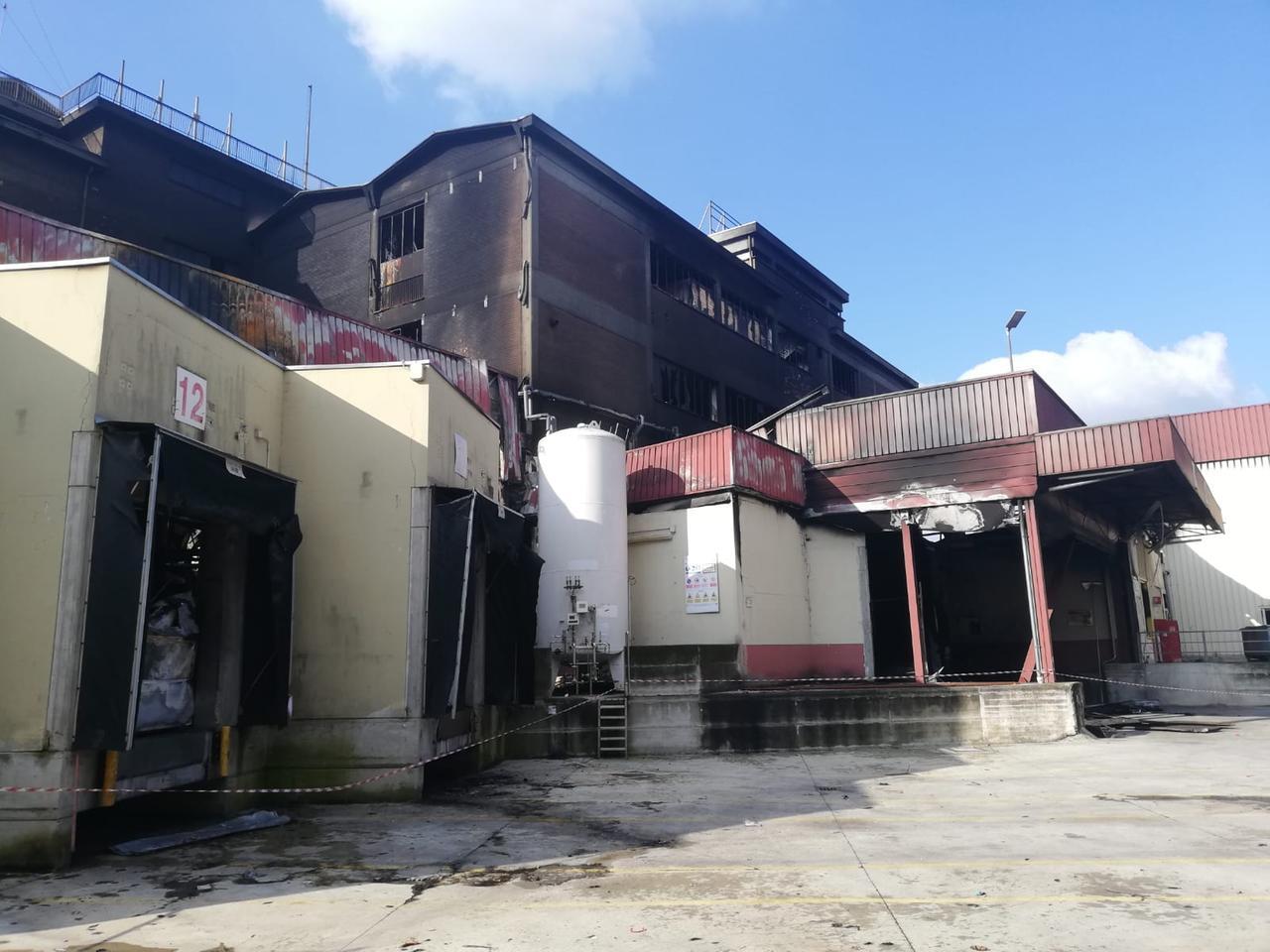 «Incendio Inalca, modesto incremento delle concentrazioni: improbabili effetti nocivi sulla salute»