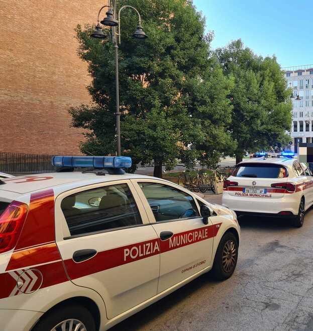 Livorno, a 16 anni guidava l'Audi: multato insieme ai genitori