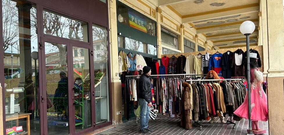 Mercato a Viareggio, botta e risposta sugli affitti. I commercianti: «Sono troppo alti»