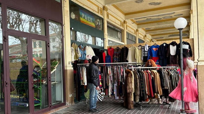 Mercato a Viareggio, botta e risposta sugli affitti. I commercianti: «Sono troppo alti»