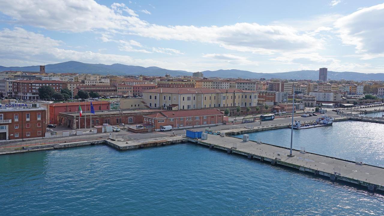Uno scorcio della città visto dallo scalo (foto Silvi)