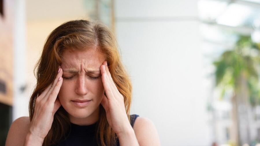 L'emicrania colpisce 6 milioni di italiani, soprattutto le donne (foto Freepik)