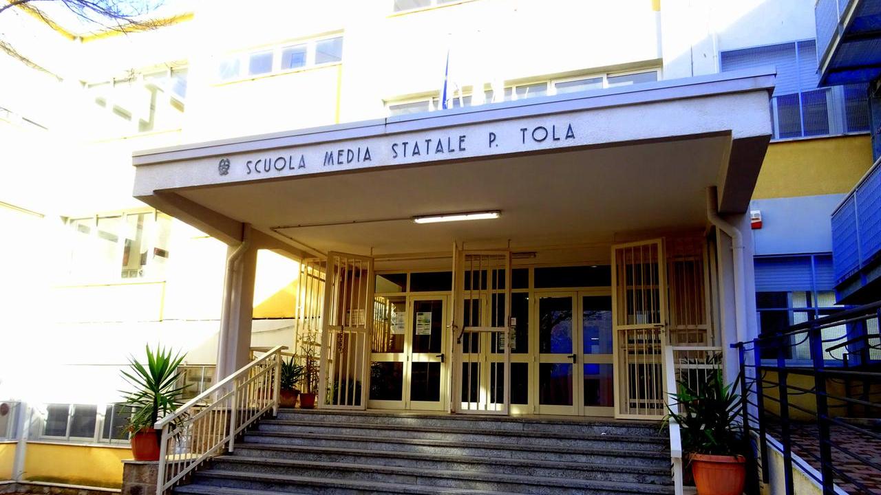 -
Furto Scuola Media N°3 Pasquale Tola via Monte Grappa