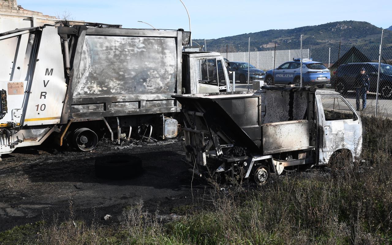 Attentati incendiari, il sindacato Es Polizia: «Paralisi delle attività investigative»