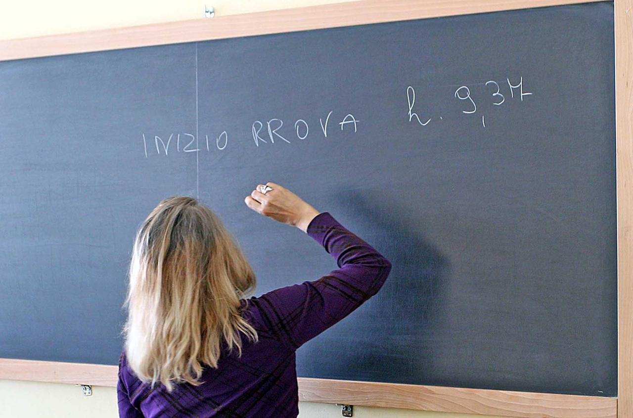 
	Una profesoressa in classe

