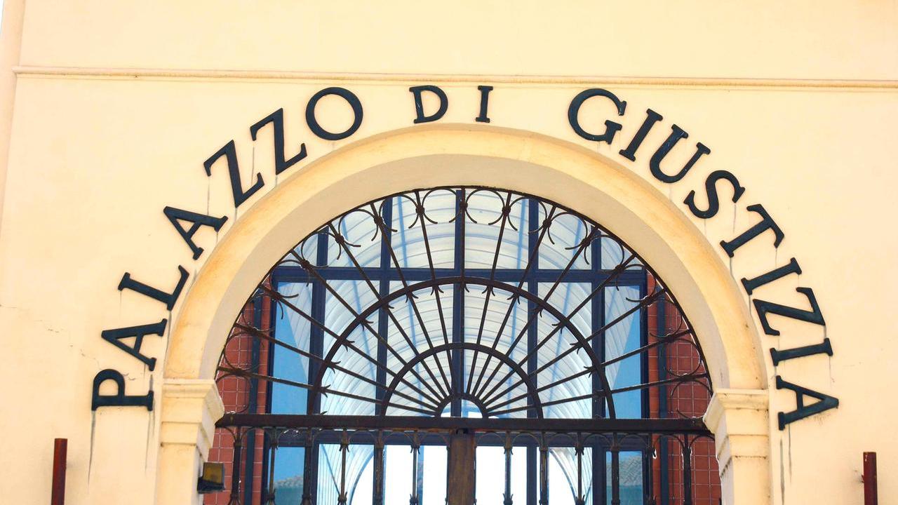 Ferrara, costretta a fare sesso dall’ex fidanzato violento