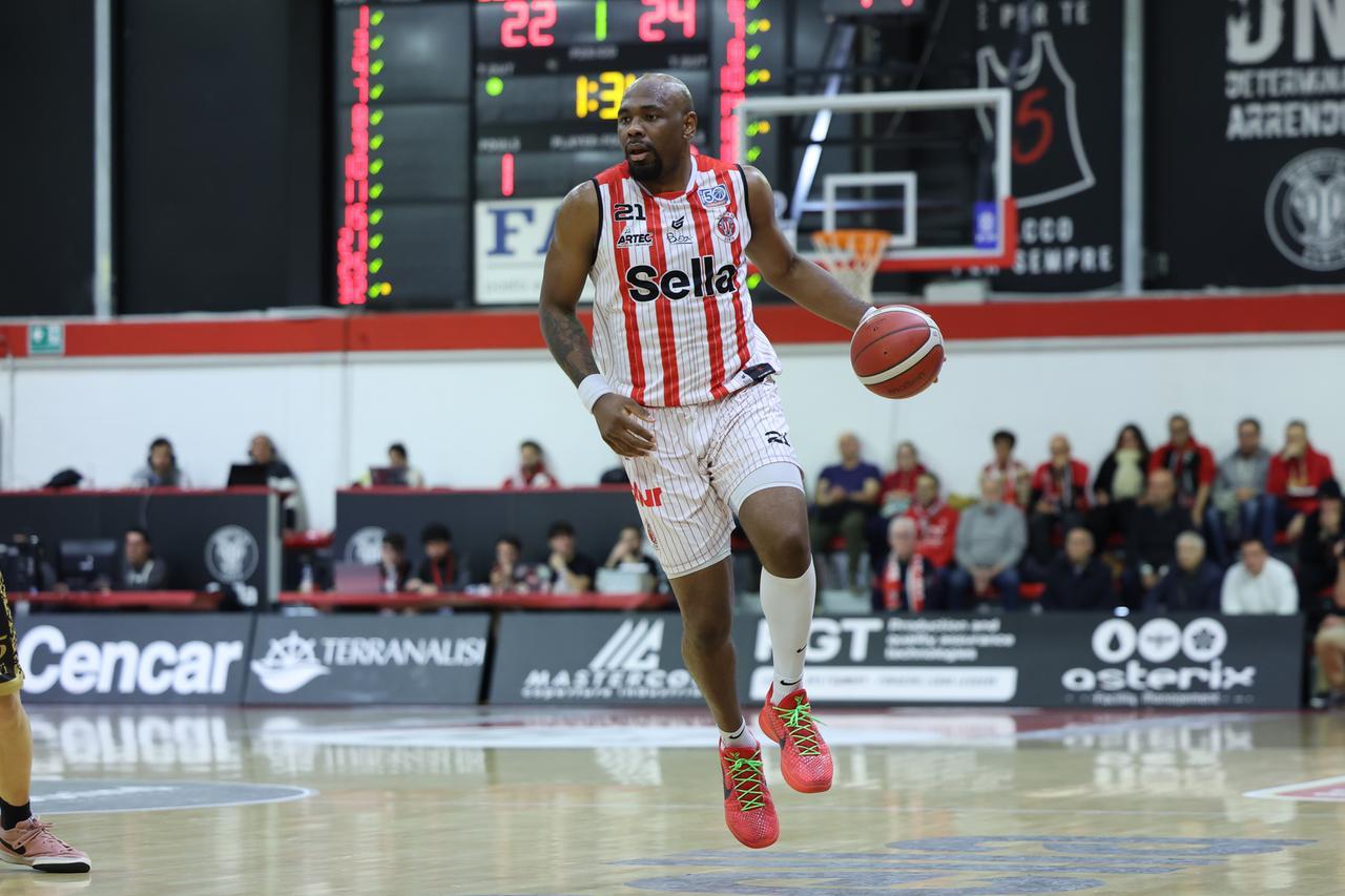 Ottima Sella ma solo per un quarto, Pesaro ha la meglio