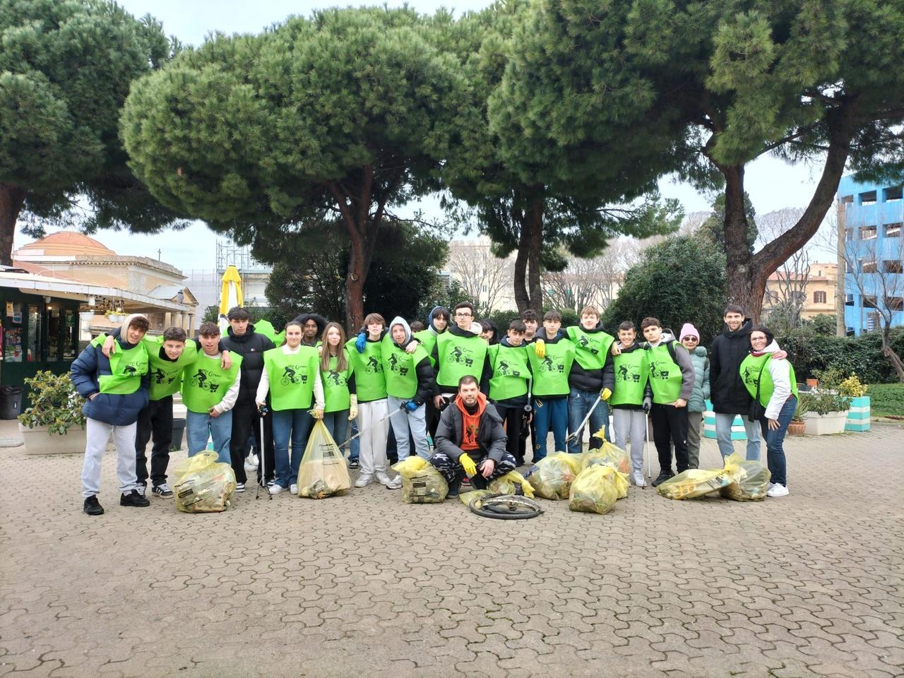Livorno, studenti acchiapparifiuti ripuliscono il parco Oden con Mr Green
