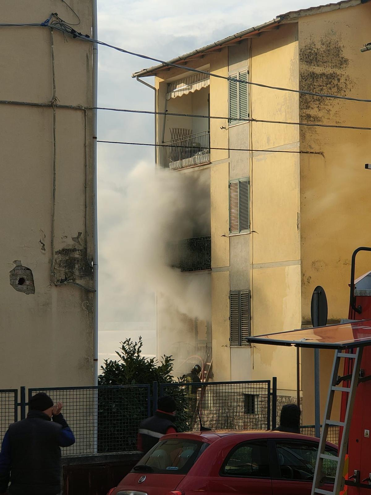 
	L'incendio in via Manzoni a Vaiano

