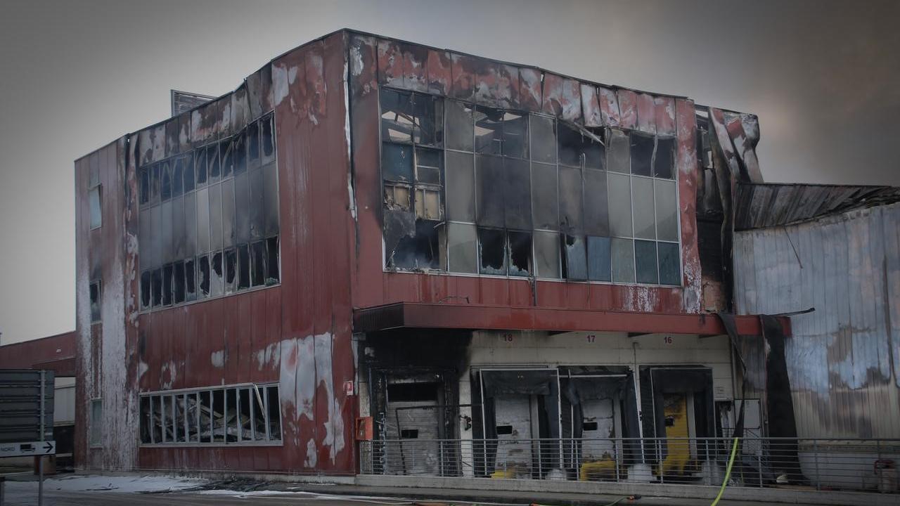 L'incendio che ha devastato Inalca e Quanta a Reggio