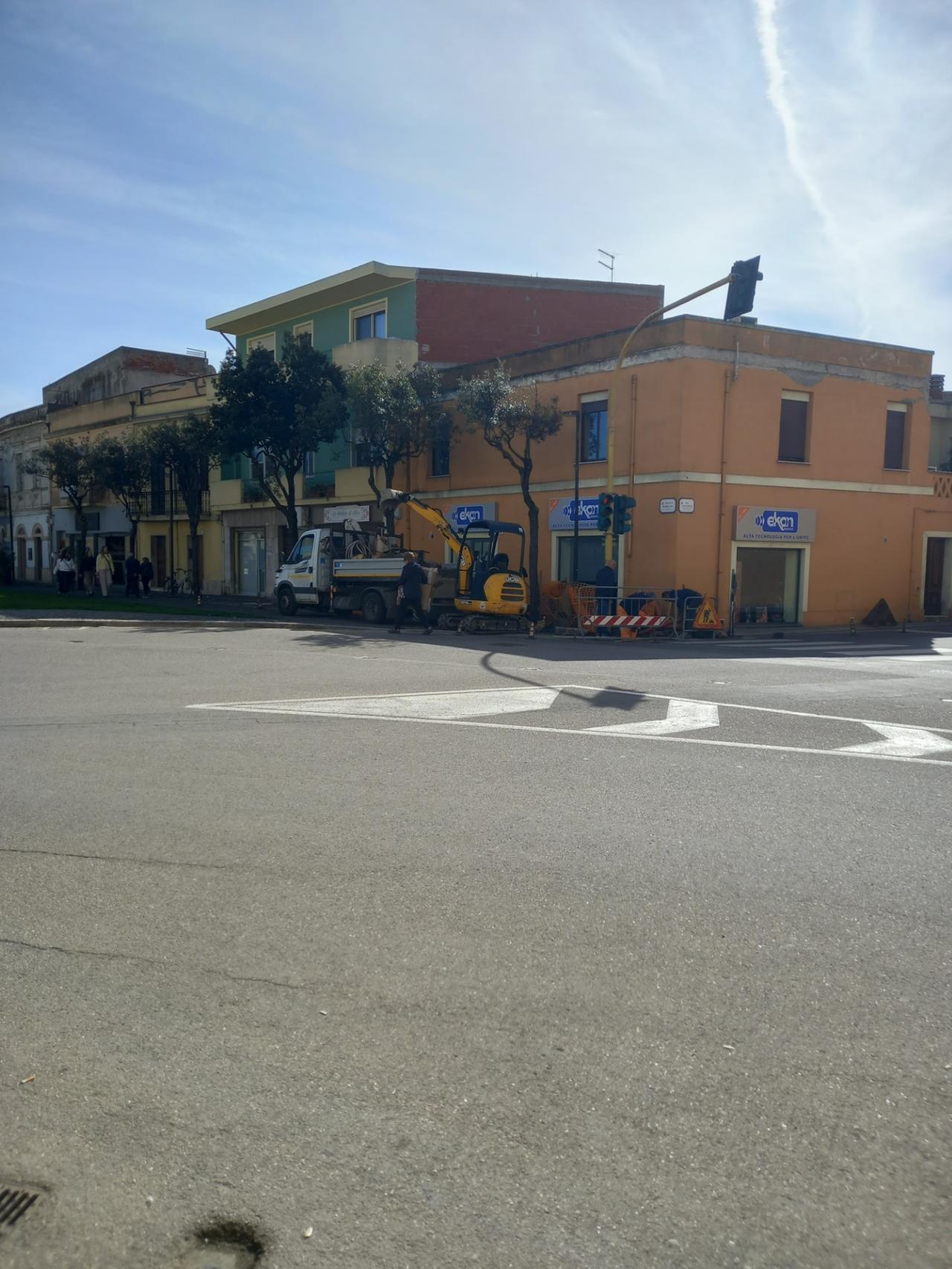 Errori in piazza Mariano, gli operai tornano al lavoro