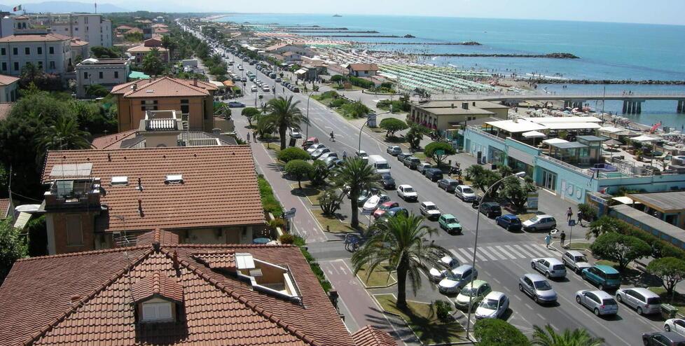 Uno scorcio della costa apuana (foto d'archivio)