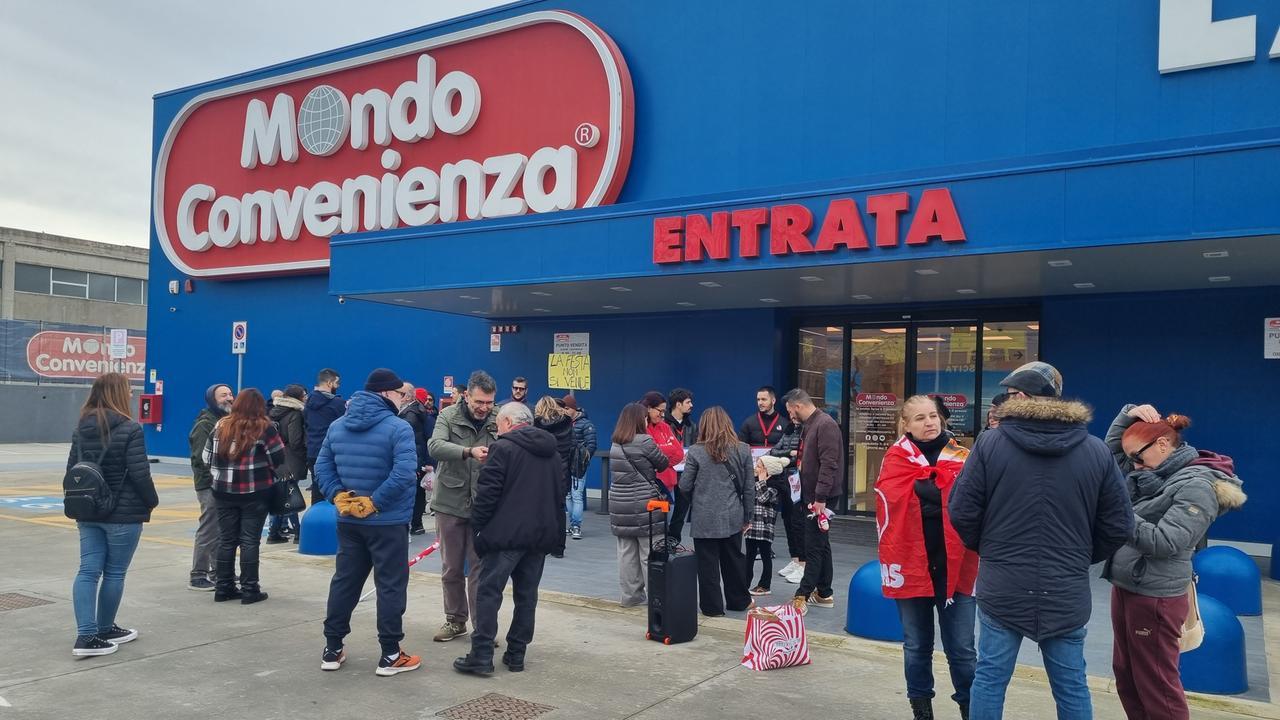 Basta appalti esterni, Mondo Convenienza assume 200 precari
