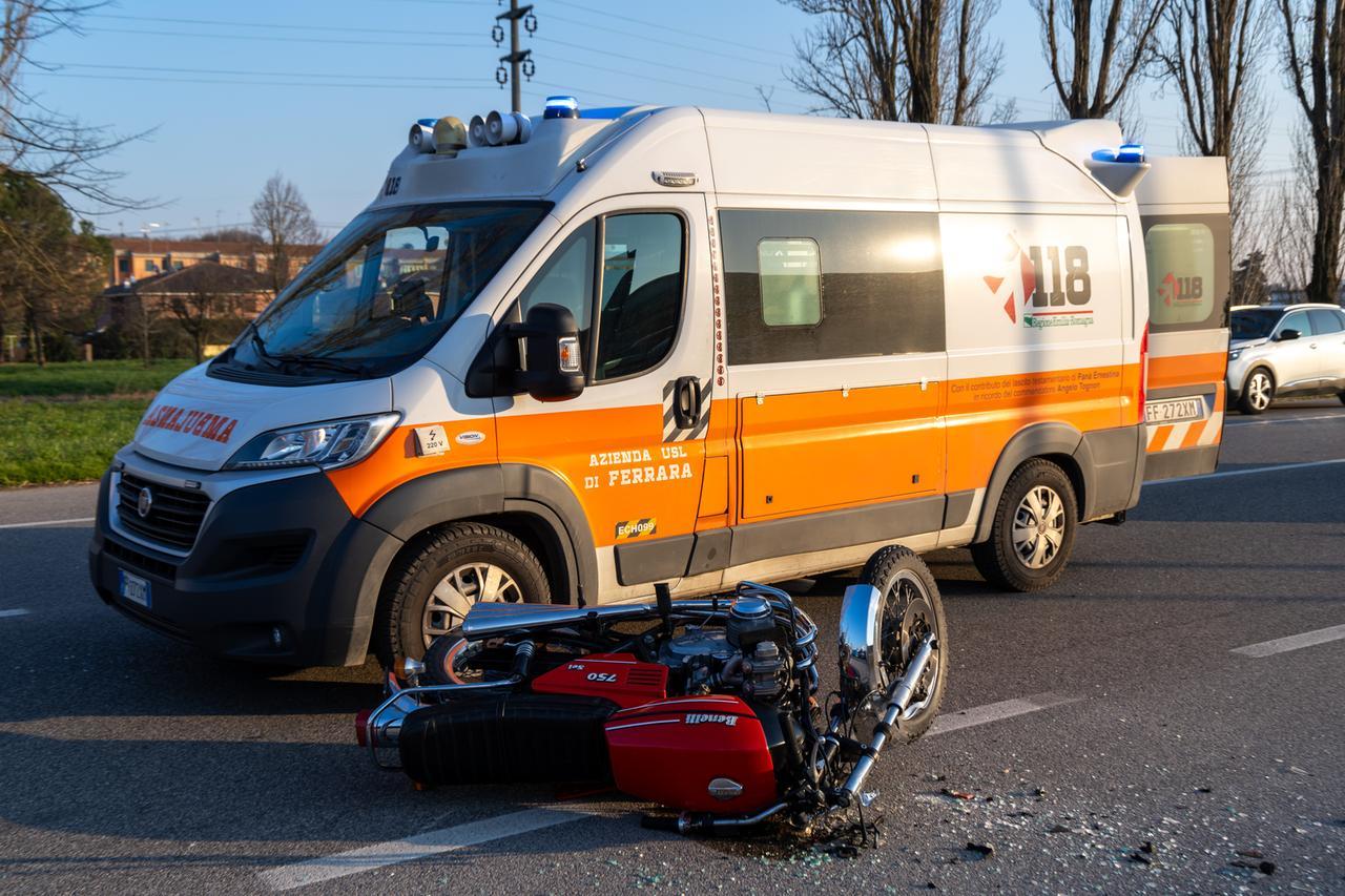 Incidente mortale a Ferrara, motociclista perde la vita