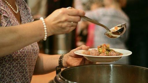 Morti nelle Rsa a Firenze, mistero sul cibo intossicato. L'accusa all'Asl: «Poca trasparenza»