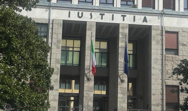 Pontedera, molestava la nipote 14enne: nonno a processo dopo due tentativi di archiviazione<br>
