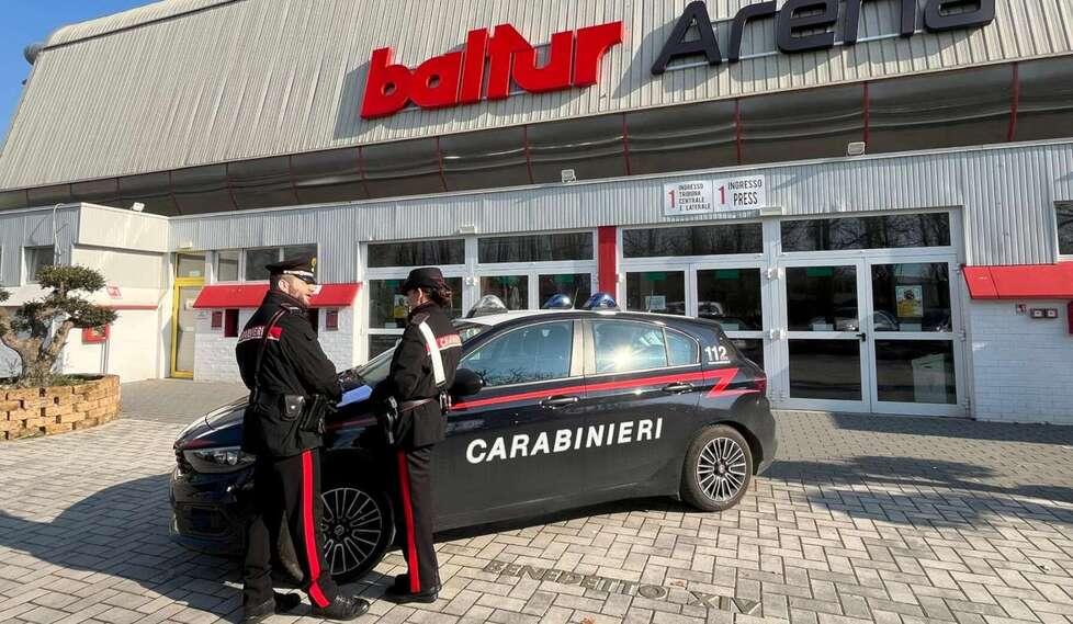 Cento, porta un coltello alla partita di basket: arrestato un tifoso