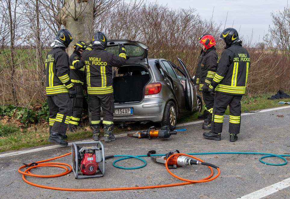 Ferrara, schianto bus-auto. Il fidanzato di Erika: «Nessuno me la potrà ridare»