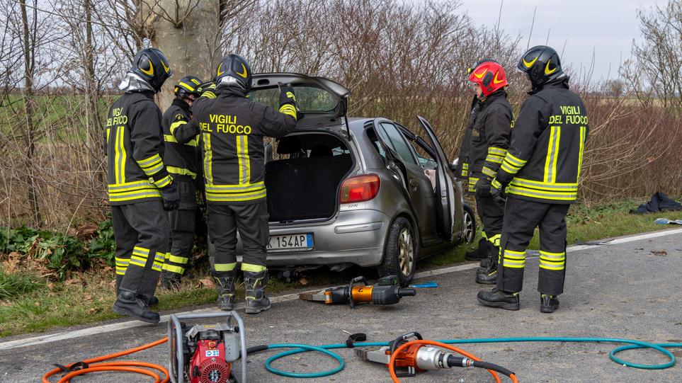 Ferrara, schianto bus-auto. Il fidanzato di Erika: «Nessuno me la potrà ridare»