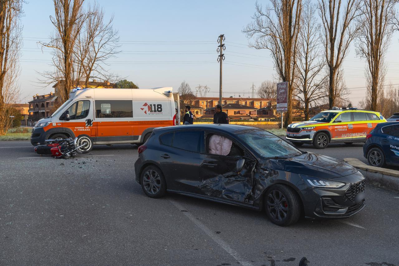 Si schianta e muore in moto a Ferrara, ecco cos’è successo e chi è la vittima
