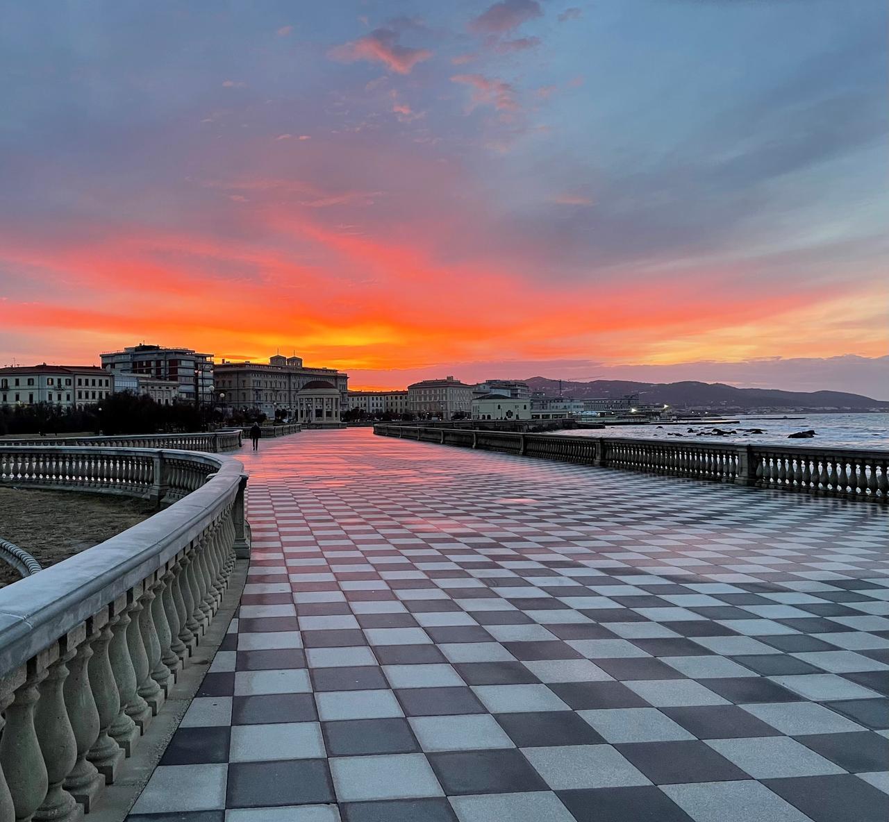 Livorno e la sua Terrazza. «Tramonti ma non solo». Grazie a Mario Spinelli