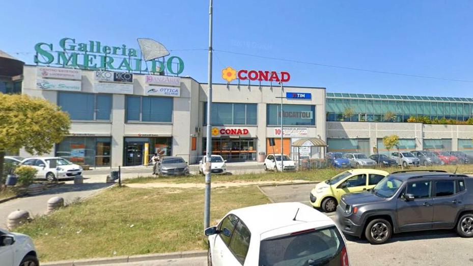 Livorno, infarto mentre fa la spesa al Conad: salvato a 67 anni da un militare