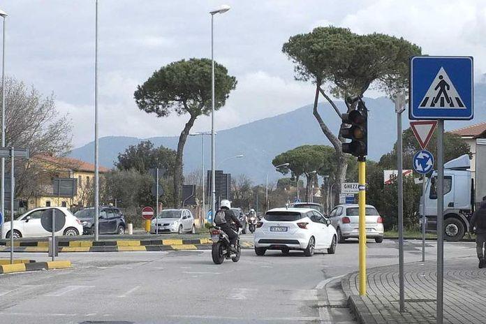 Pisa, assegnati i lavori per allargare la rotatoria Cnr “provvisoria”
