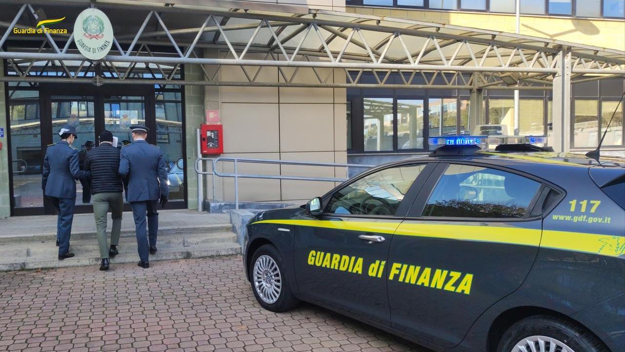 La Guardia di Finanza ha dato esecuzione alla misura cautelare degli arresti domiciliari