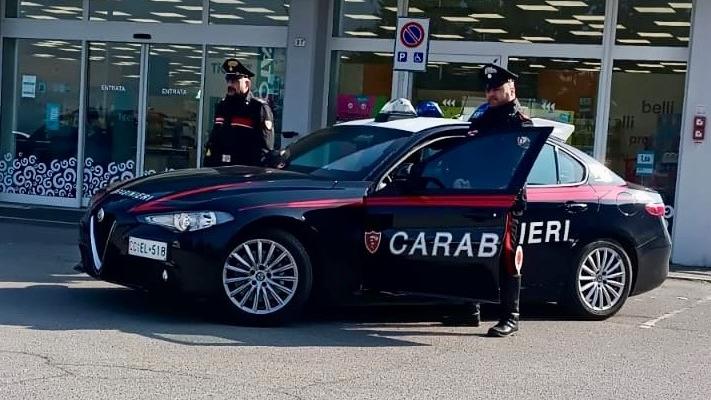 Cento, molesto e violento: arrestato 24enne