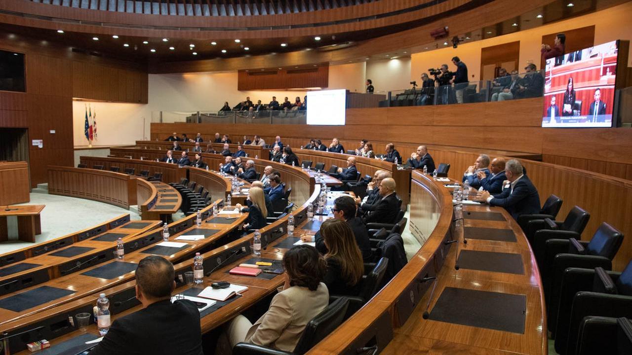 Cagliari una seduta del consiglio regionale