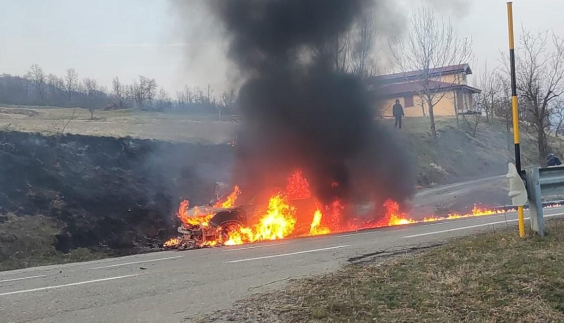 
	L'auto in fiamme sulla Fondovalle

