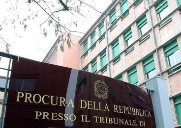 Ferrara, offre droga a delle adolescenti. Una ragazzina molestata sessualmente<br type="_moz" />
