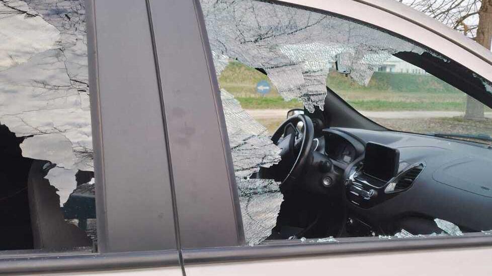 Bondeno, danni alle macchine in sosta: vetri rotti e portiere forzate<br type="_moz" />