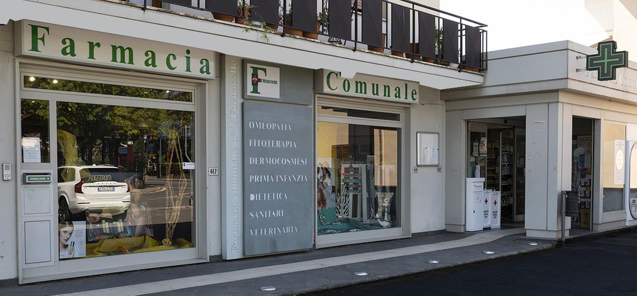 Montemurlo, due ladri fanno incetta di cosmetici davanti ai clienti della farmacia
