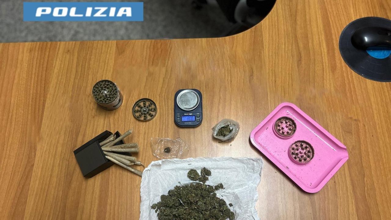 Spaccio di droga in casa, denunciata una intera famiglia