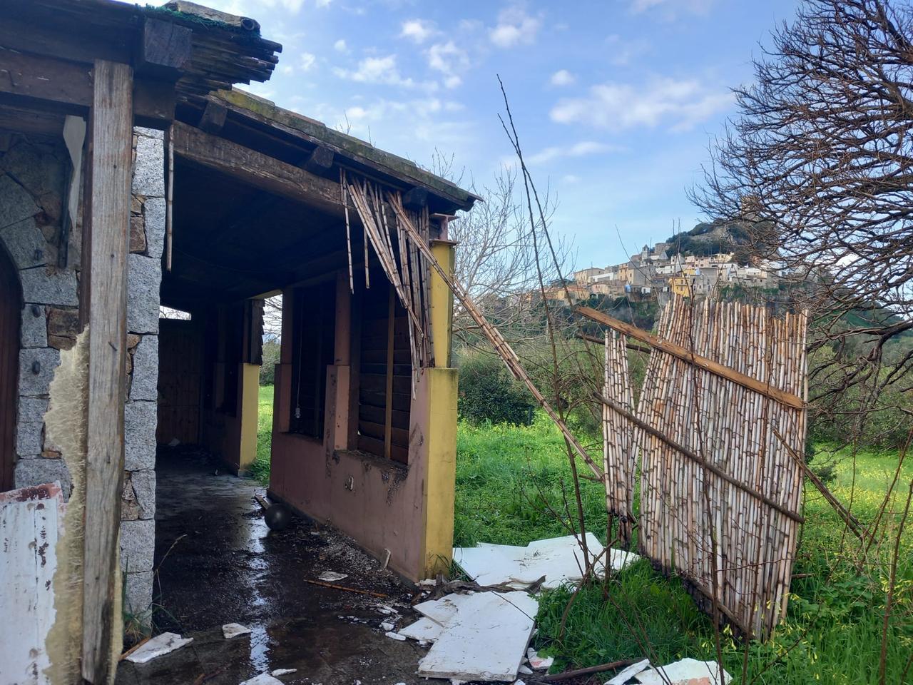 Entrano di notte nell’agriturismo e rubano le celle frigo