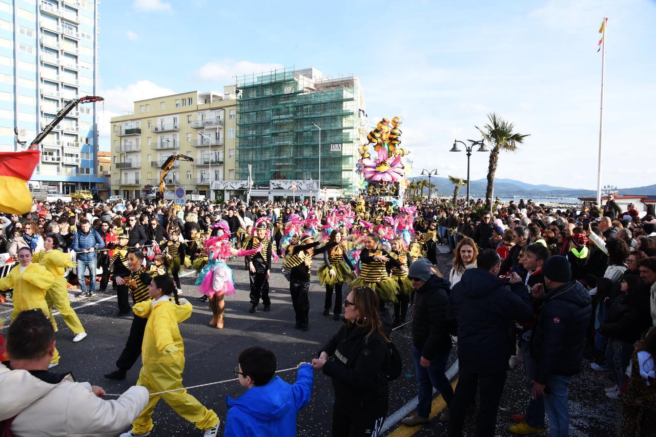 
	Il passaggio di un carro all'ultima sfilata

