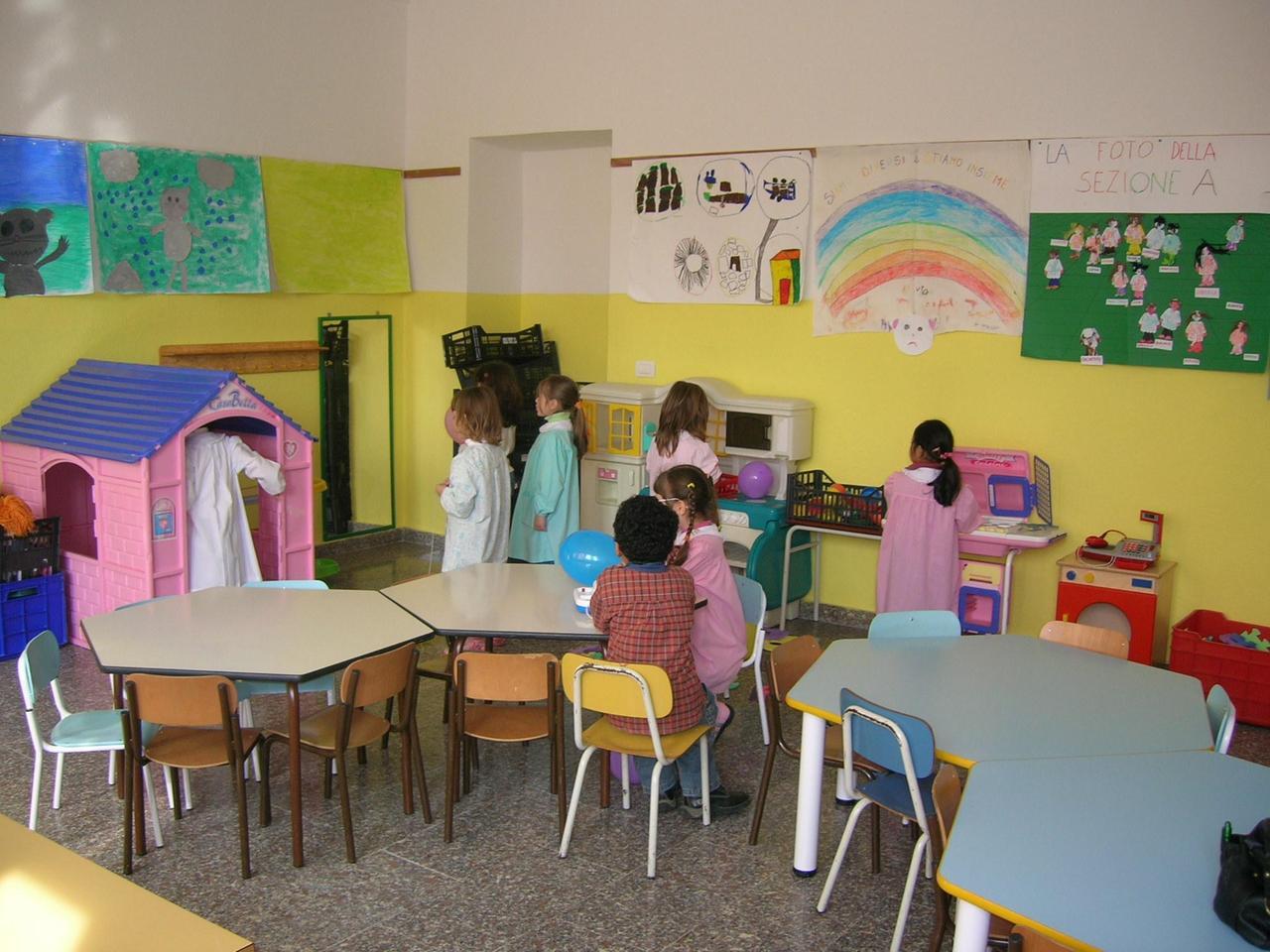 Scuola e infanzia, vacanze in primavera e più giorni in classe durante l’estate